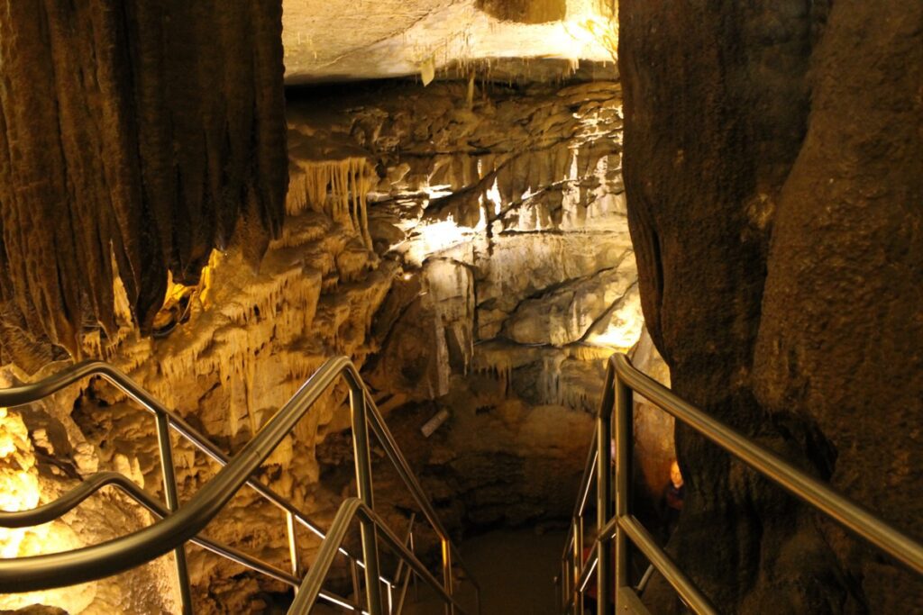 Niagara Caves near Travel Resorts of America